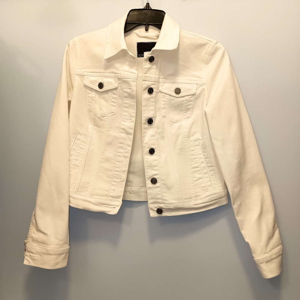 Banana Republic White Denim Jacket - a classic wardrobe staple!